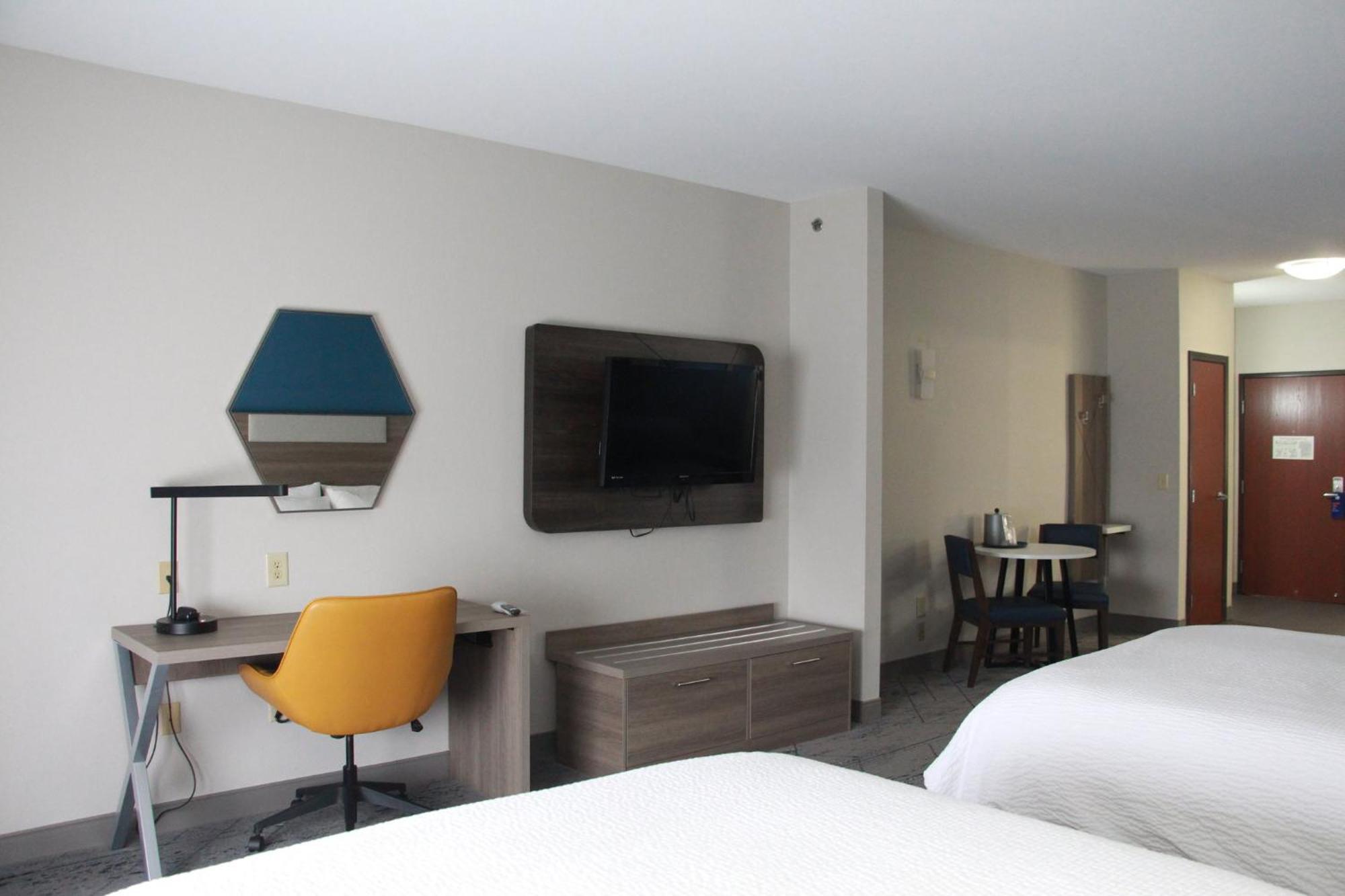 Express & By Ihg 2*
