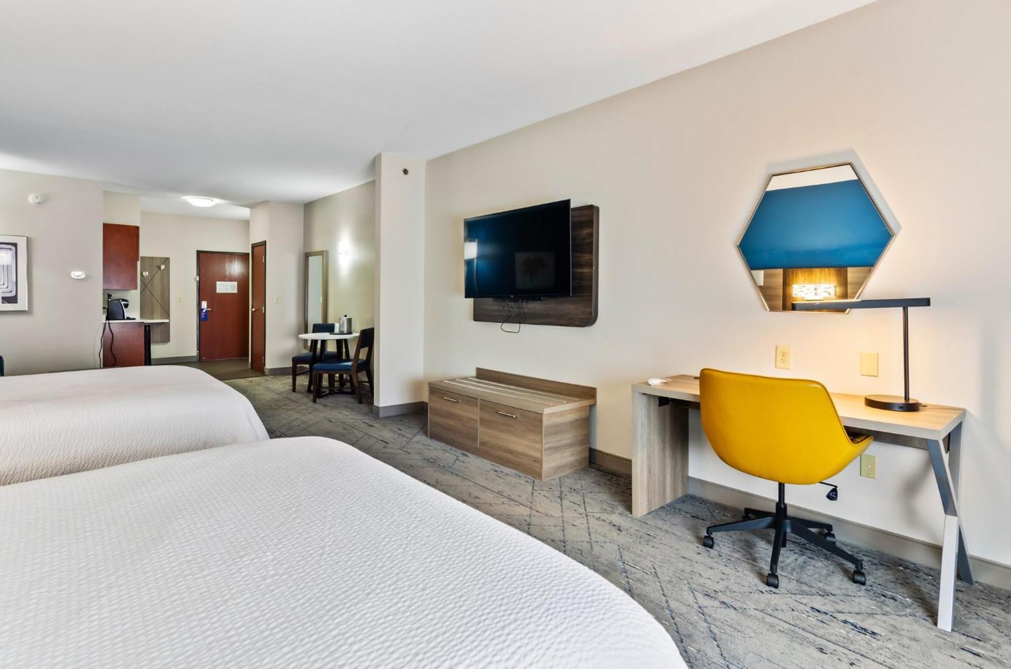 Hotel Express & By Ihg 2*